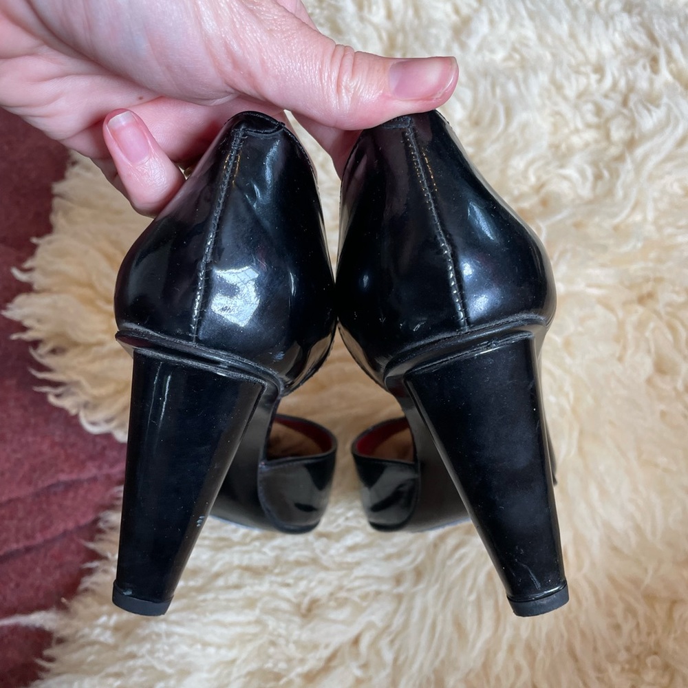 Robert Clergerie black patent leather Red leather lined peep toe heels - Picture 7 of 9